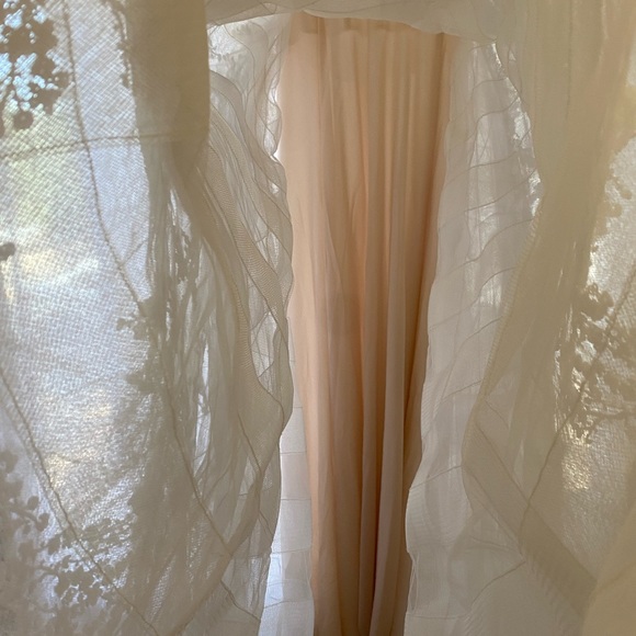 Mira Zwillinger Bridal Gown Corset Floral Detail with Sequin Tule Bow Size 4 - Picture 6 of 16